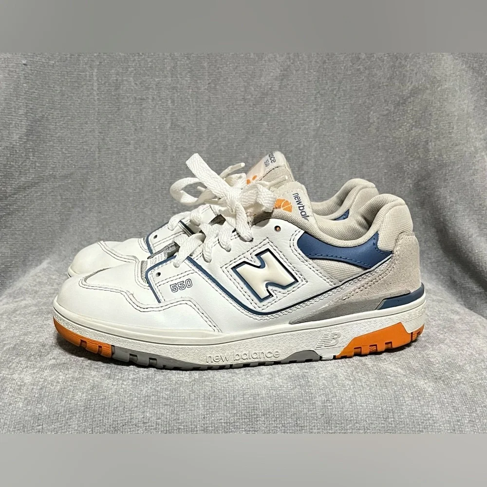 New Balance 550 White and Navy Sneakers with Orange Accents‎ Kids Size 3